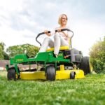 John Deere Z335E 42″ (107cm) Zero-Turn - Image 2