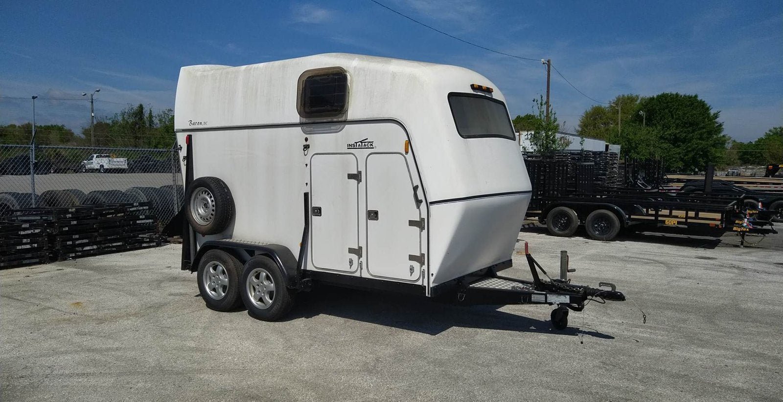 329668366_529599872644863_41078085035049217_n.jpg Horse Hauling Tandem Axle Trailer - Image 1